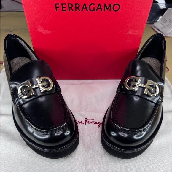 FERAGAMO Ofelia Lug Black Leather Loafers - Picture 2 of 14